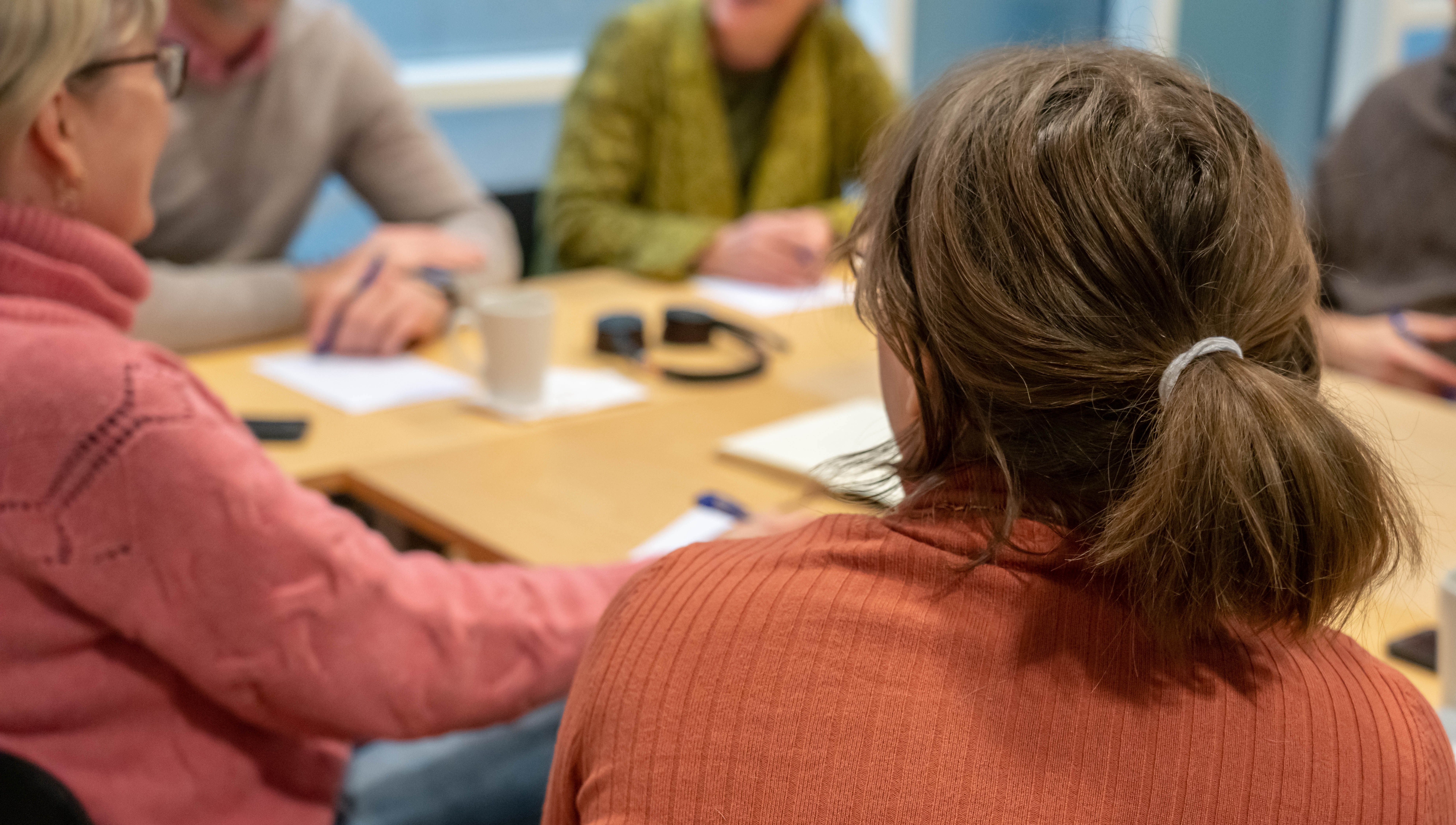 Grupparbete/dialog på en konferens.