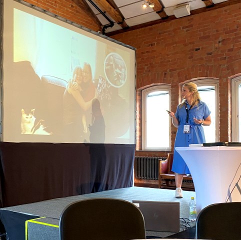 maria på scen 3.jpg